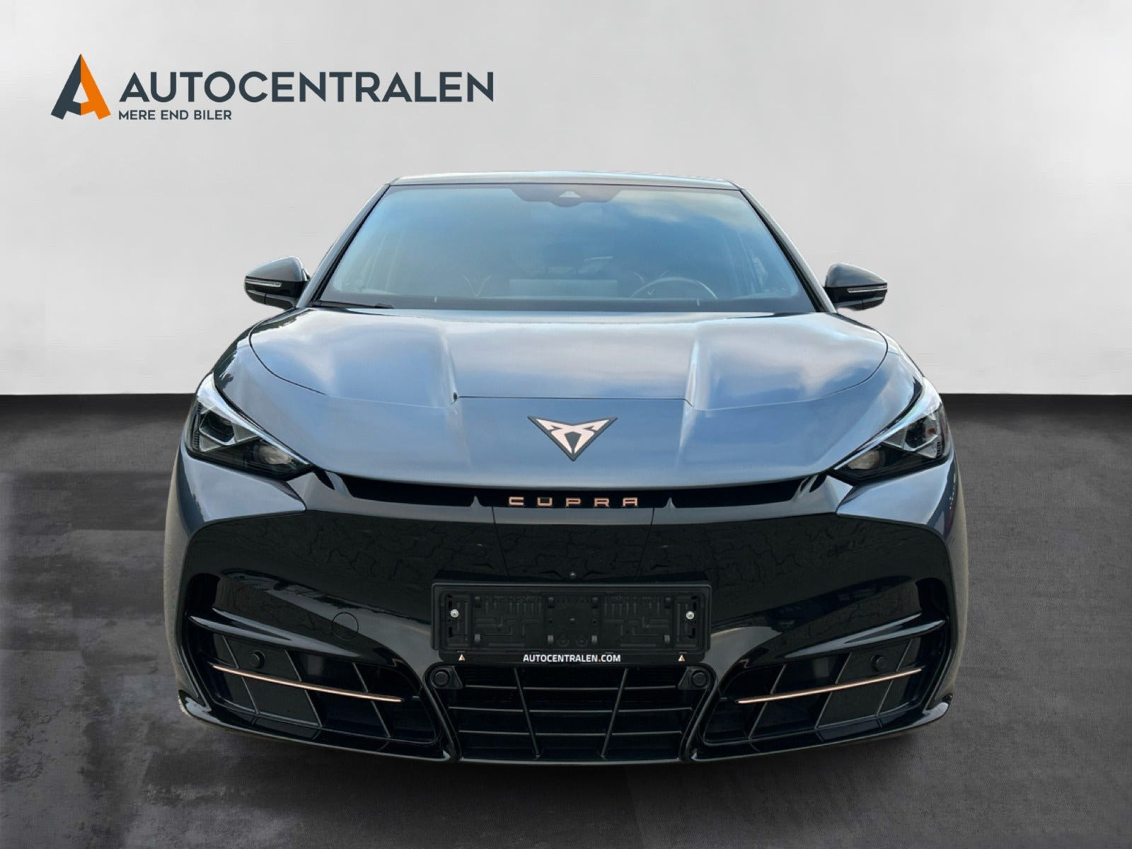 Blå Cupra Tavascan fra 2024