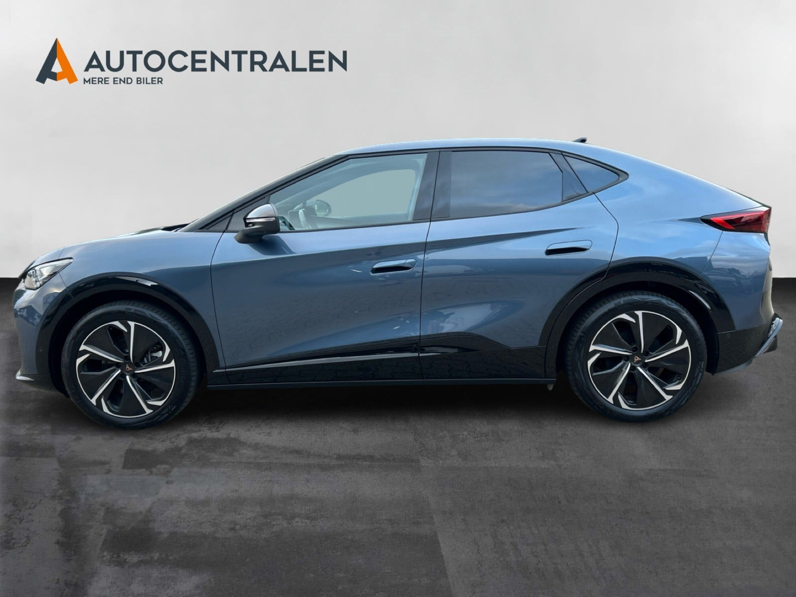 Blå Cupra Tavascan fra 2024