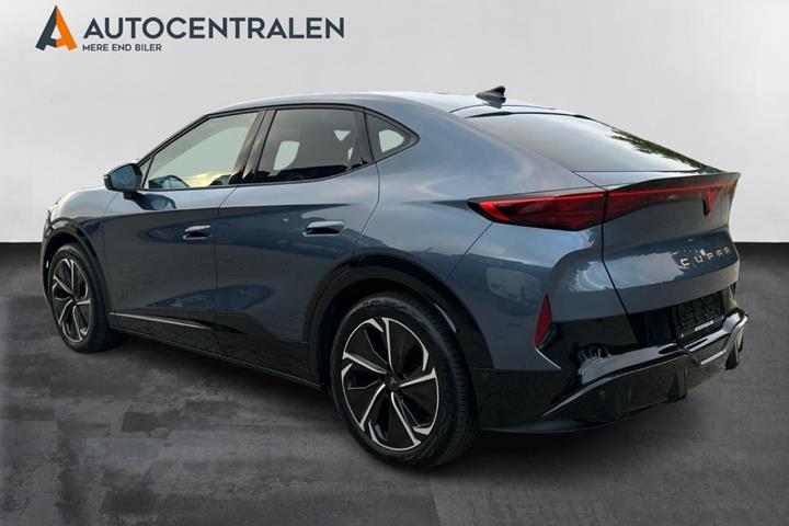 Blå Cupra Tavascan fra 2024