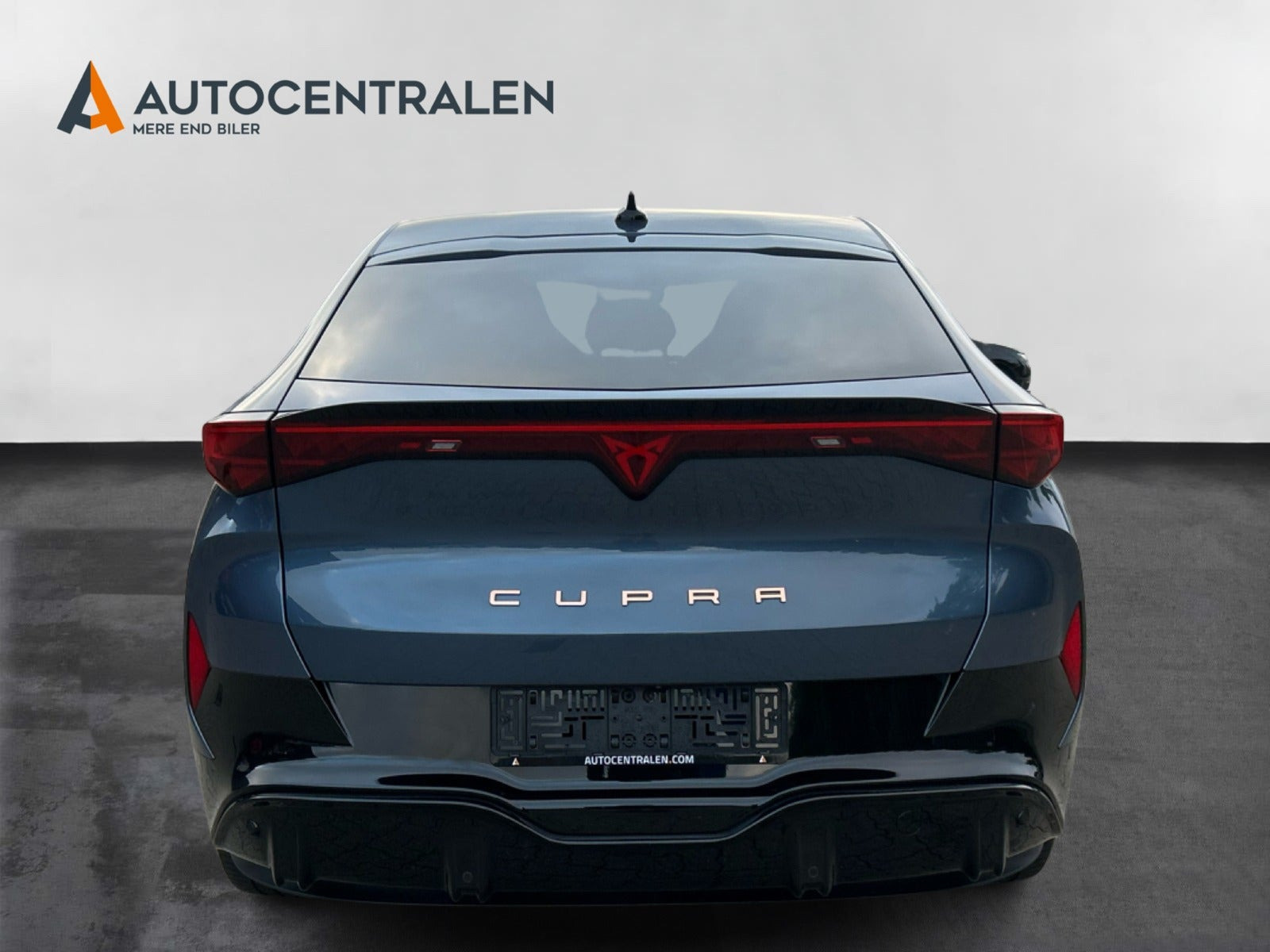 Blå Cupra Tavascan fra 2024