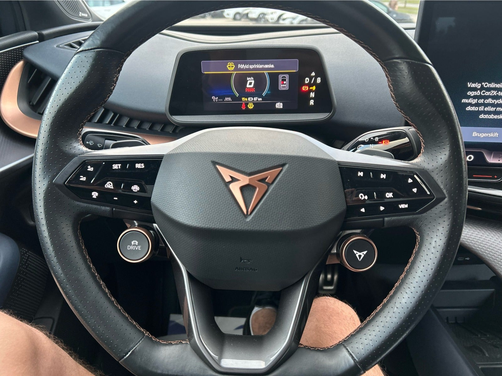 Blå Cupra Tavascan fra 2024