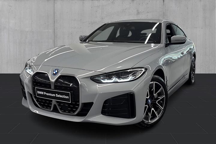 Grå BMW i4 fra 2024