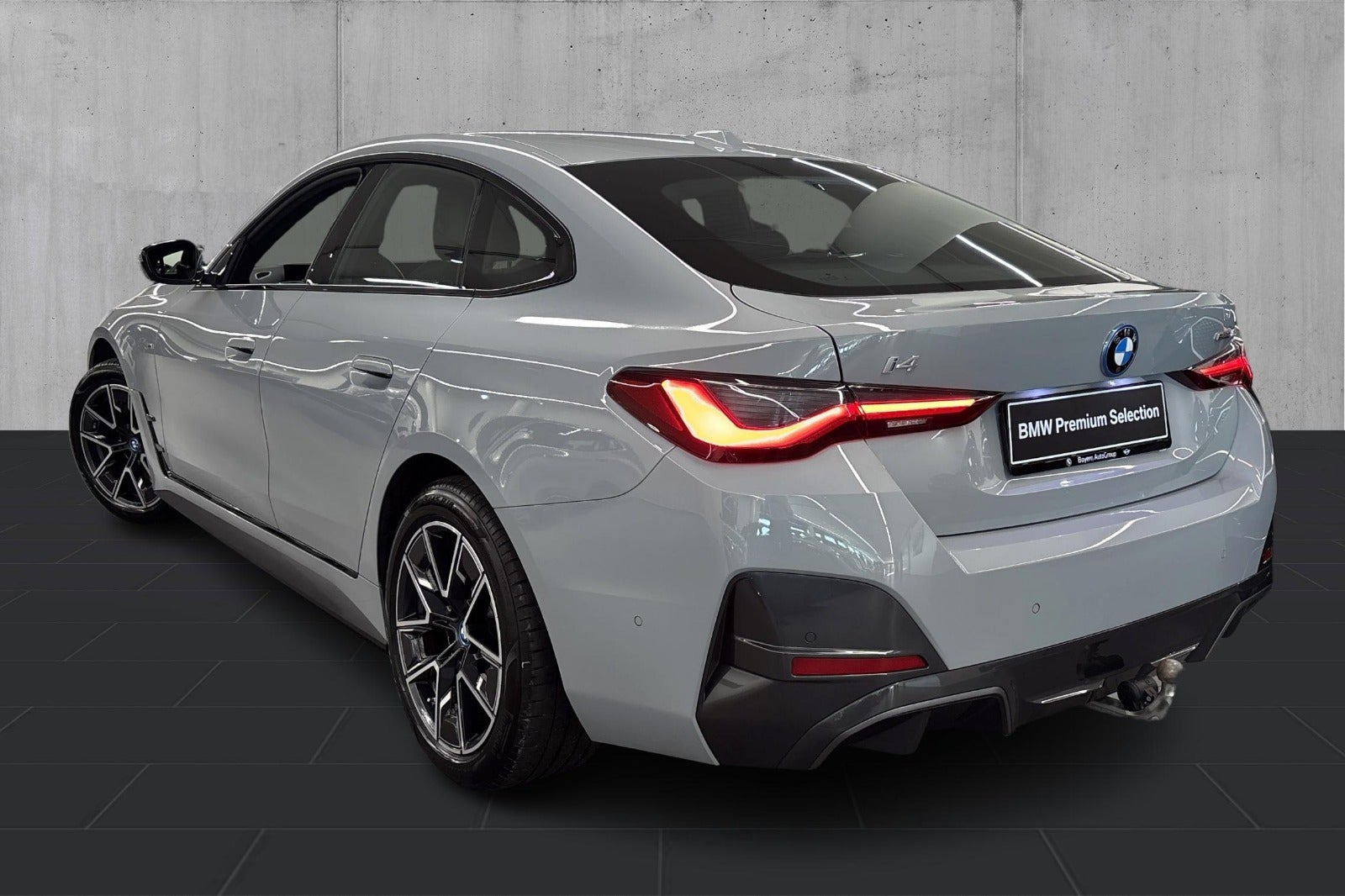 Grå BMW i4 fra 2024