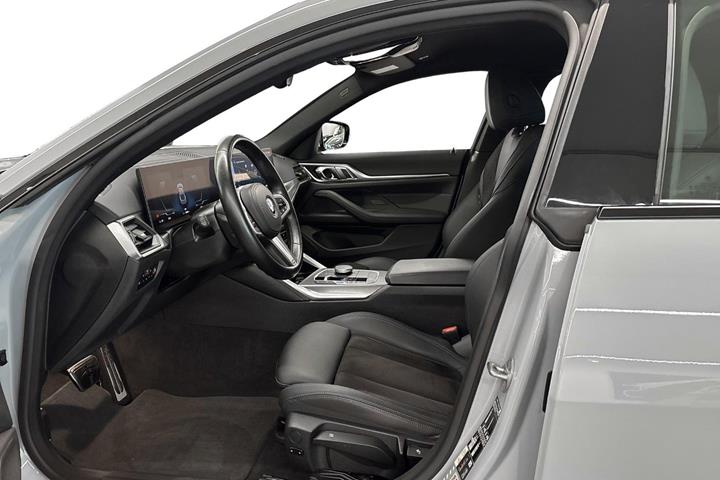 Grå BMW i4 fra 2024