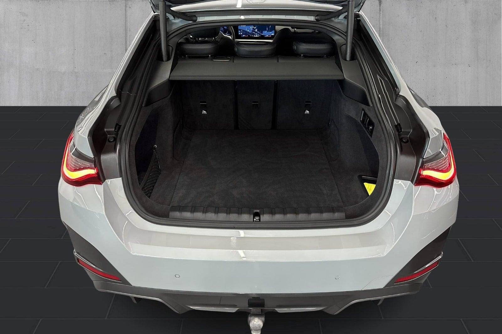 Grå BMW i4 fra 2024