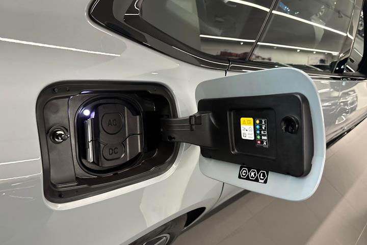 Grå BMW i4 fra 2024