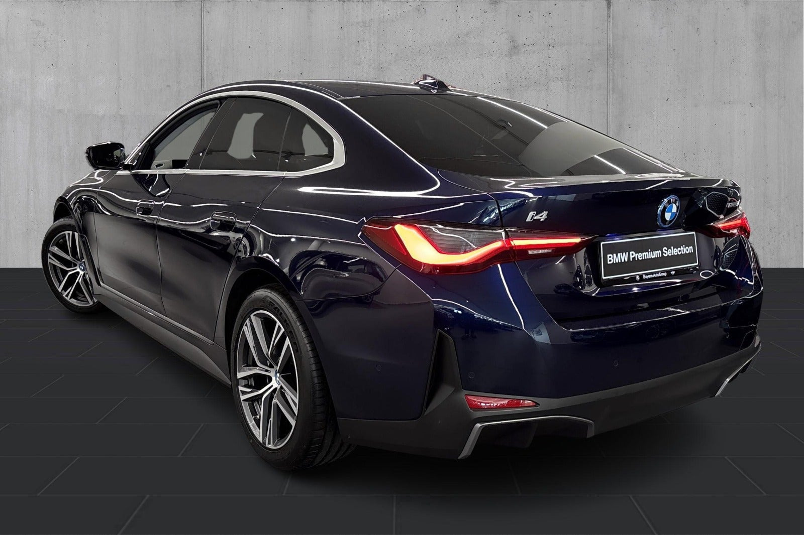 Blå BMW i4 fra 2023