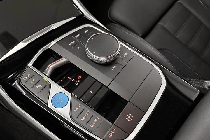 Blå BMW i4 fra 2023