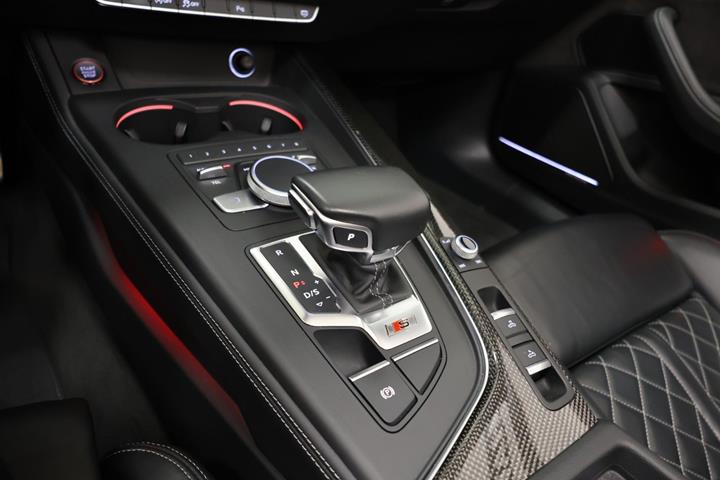 Blå Audi S5 fra 2017