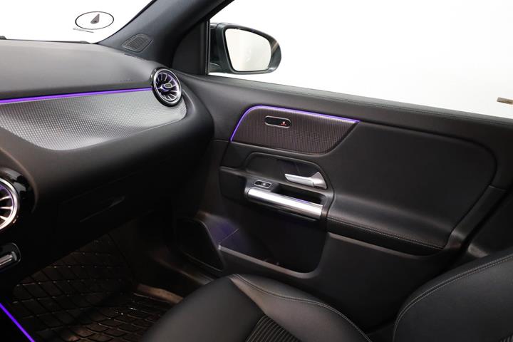Sort Mercedes GLA200 fra 2022