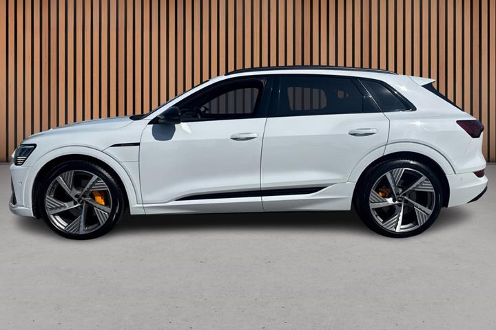 Sort Audi e-tron fra 2022