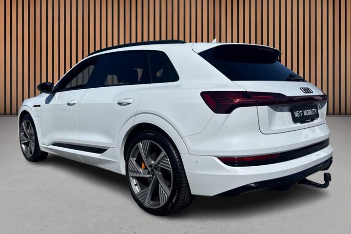 Sort Audi e-tron fra 2022