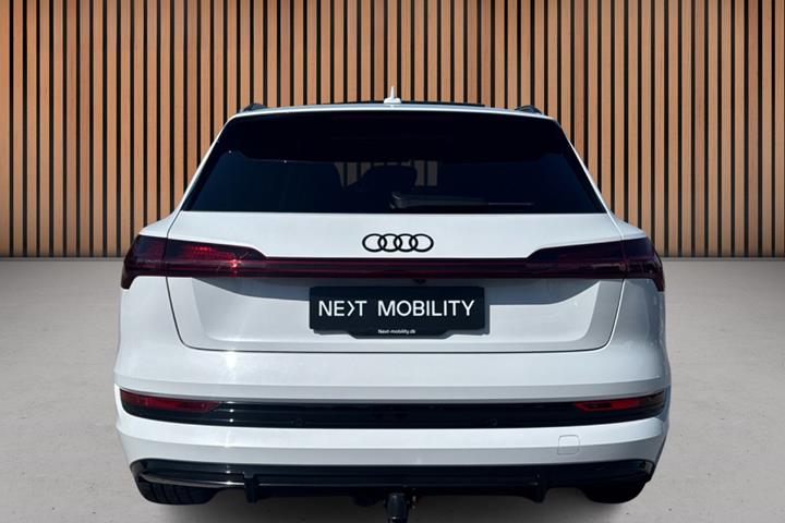 Sort Audi e-tron fra 2022