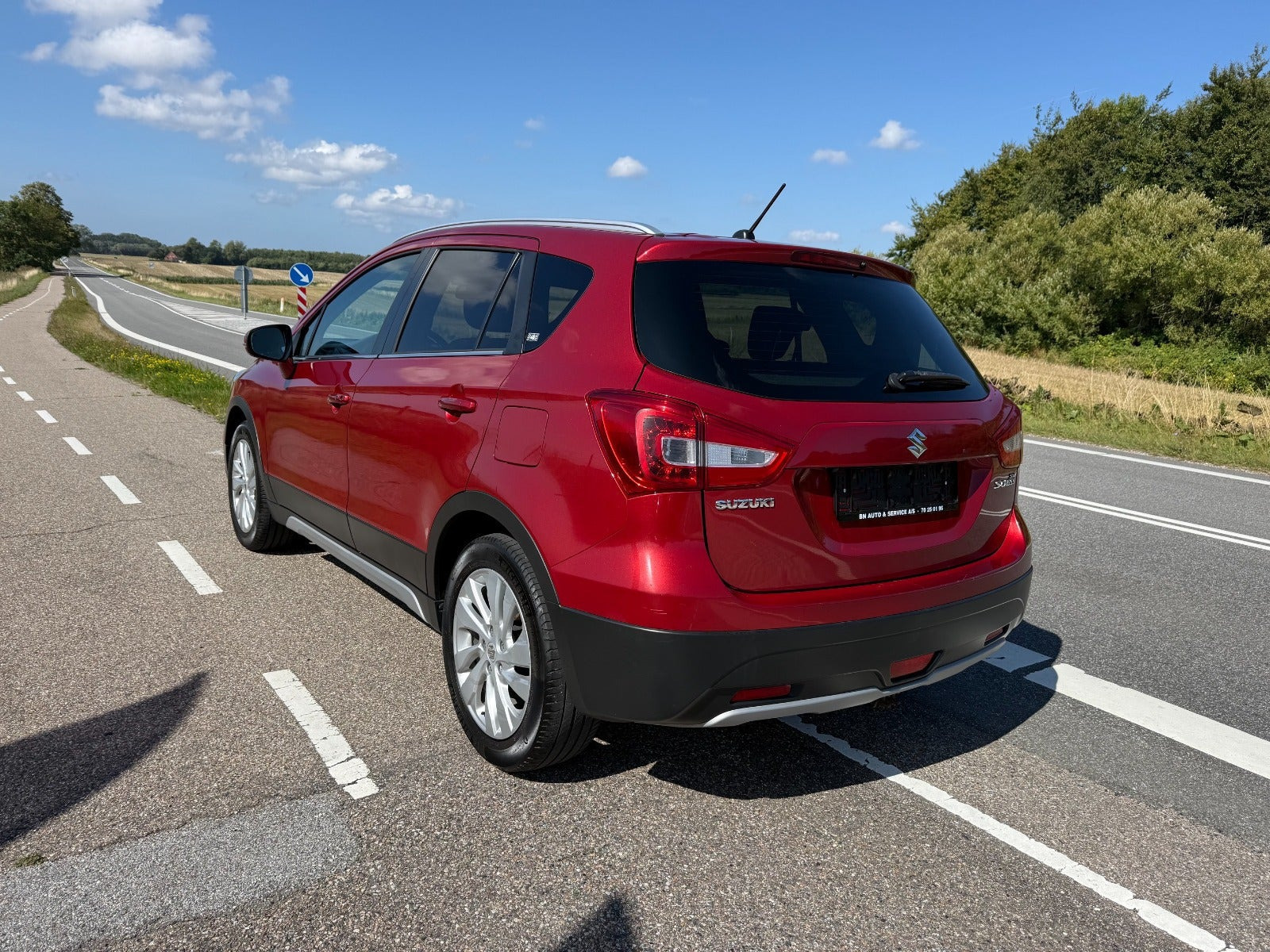 Rød Suzuki S-Cross fra 2018