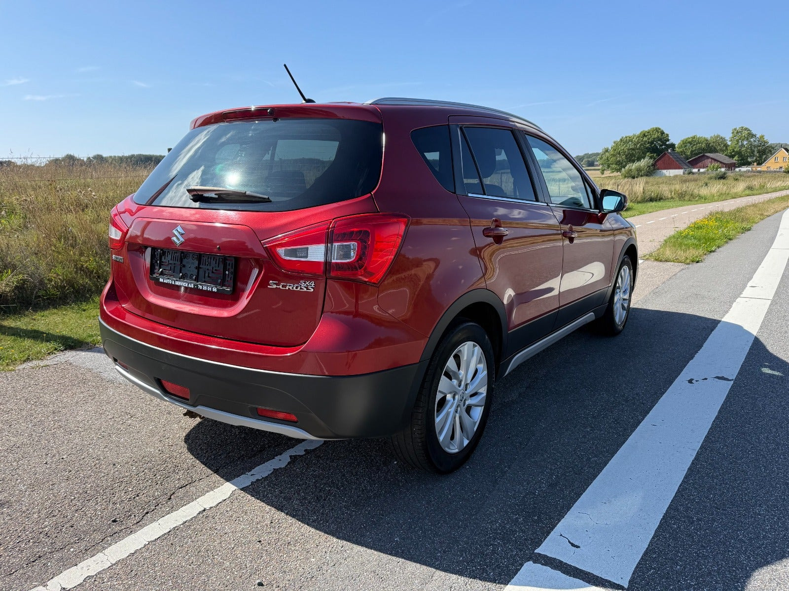 Rød Suzuki S-Cross fra 2018