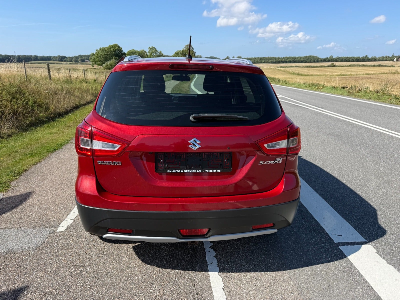 Rød Suzuki S-Cross fra 2018
