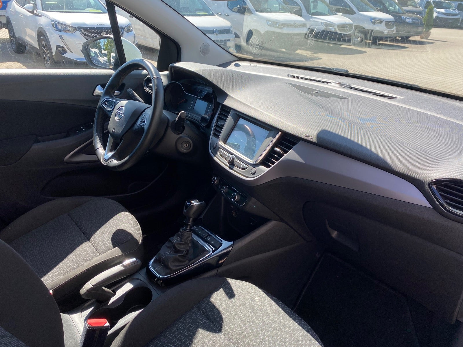 Hvid Opel Crossland X fra 2019