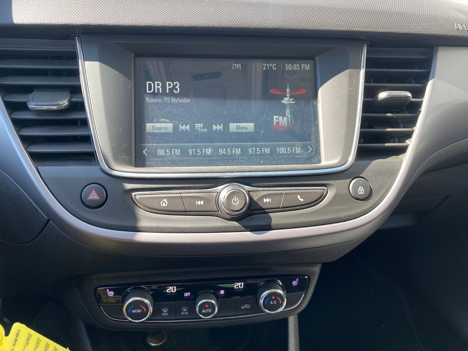 Hvid Opel Crossland X fra 2019