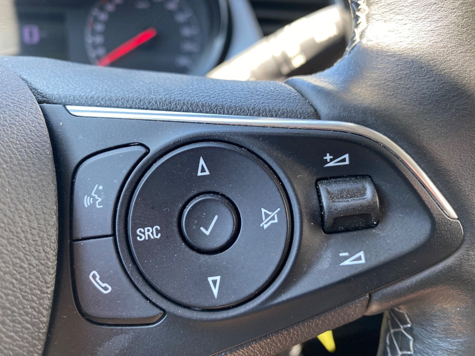 Hvid Opel Crossland X fra 2019