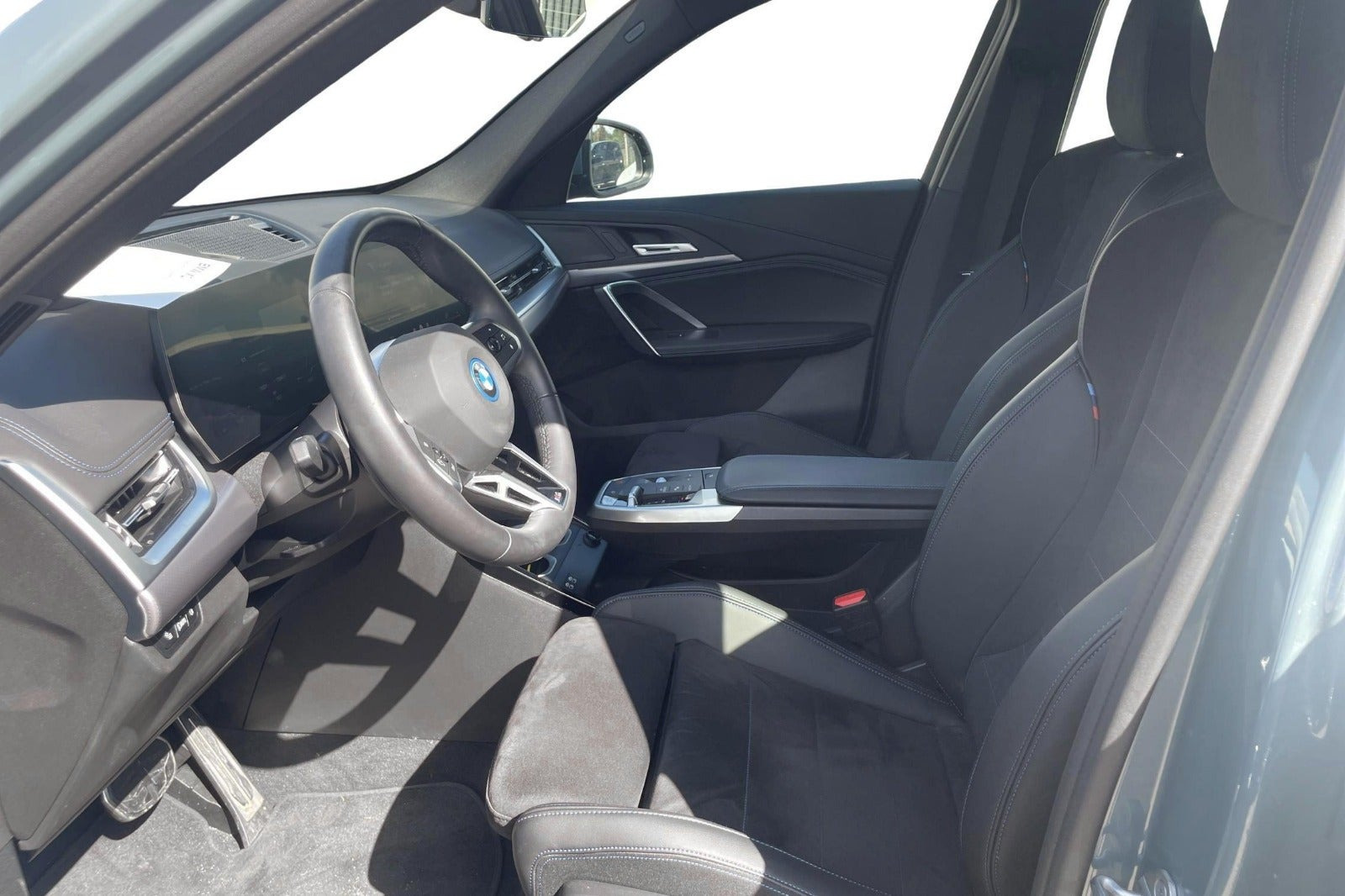 Grøn BMW iX1 fra 2024