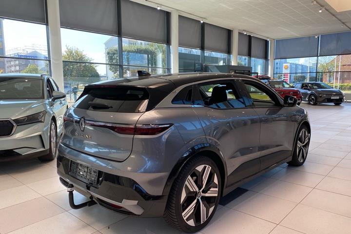 Beige Renault Megane E-Tech fra 2023