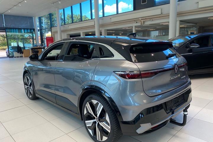 Beige Renault Megane E-Tech fra 2023