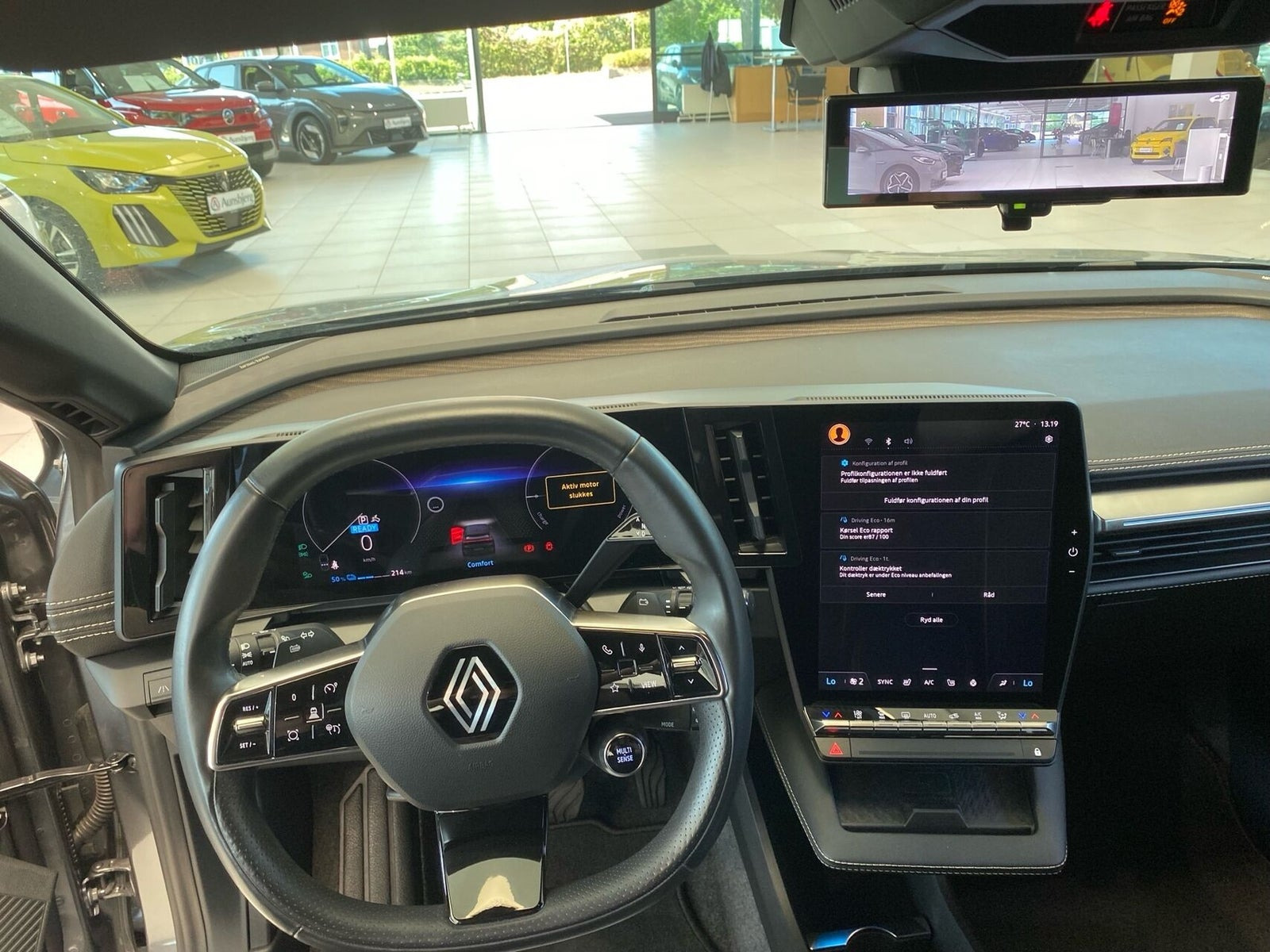Beige Renault Megane E-Tech fra 2023