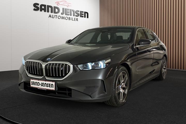 Grå BMW i5 fra 2024