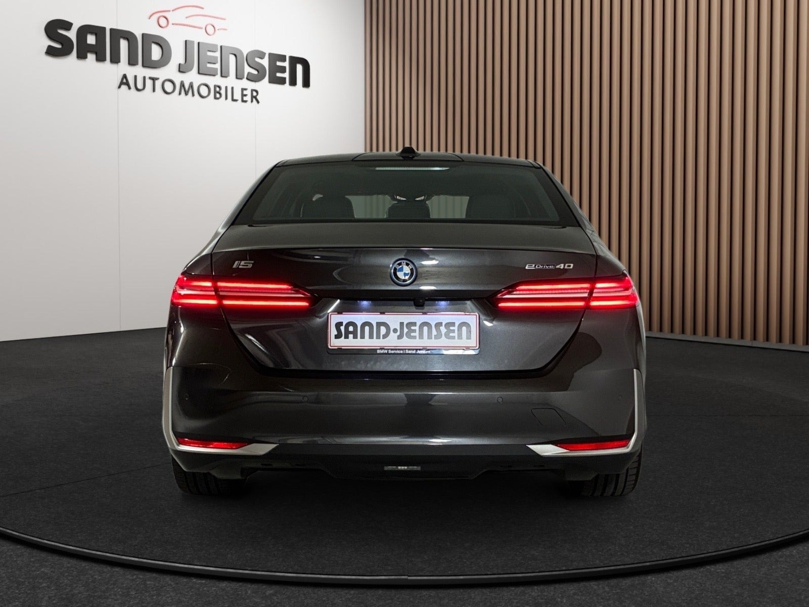 Grå BMW i5 fra 2024