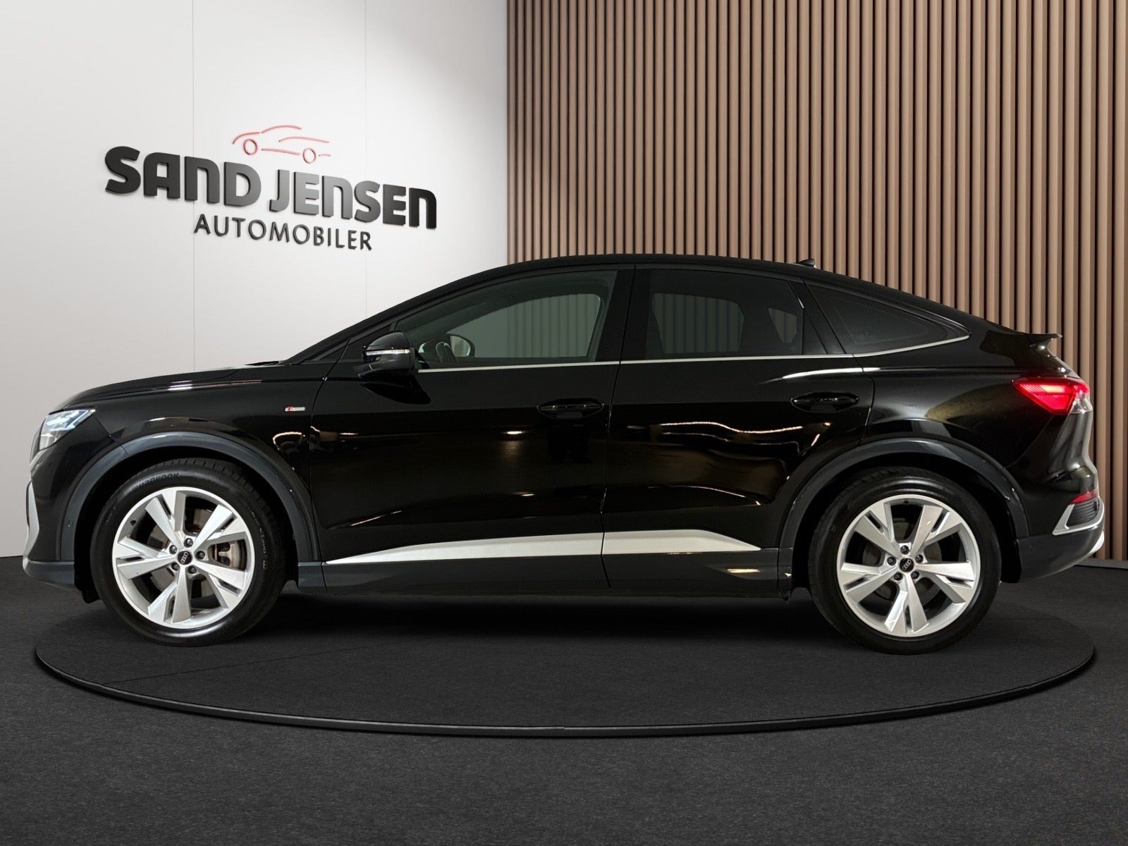 Sort Audi Q4 e-tron fra 2024