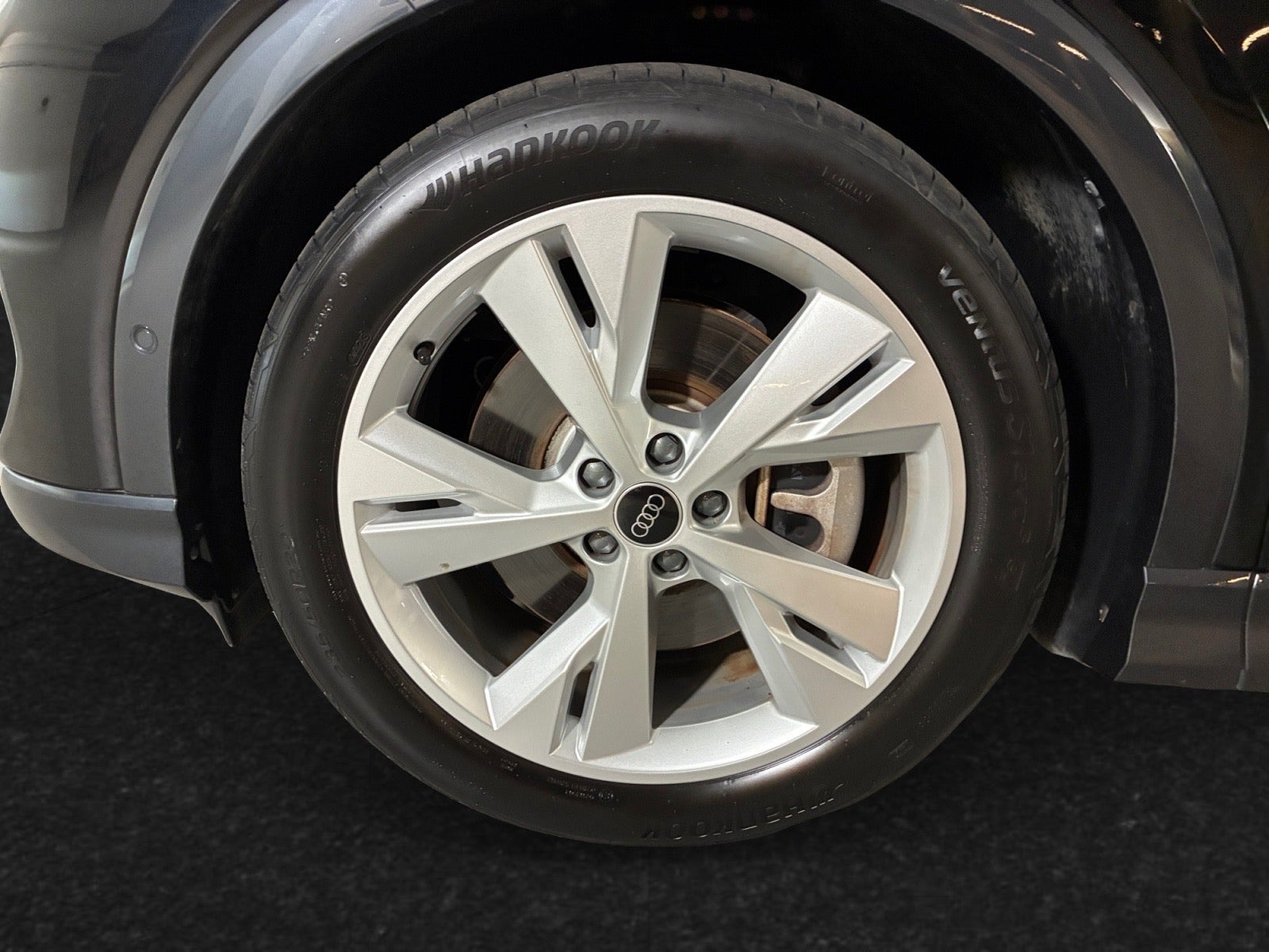 Sort Audi Q4 e-tron fra 2024
