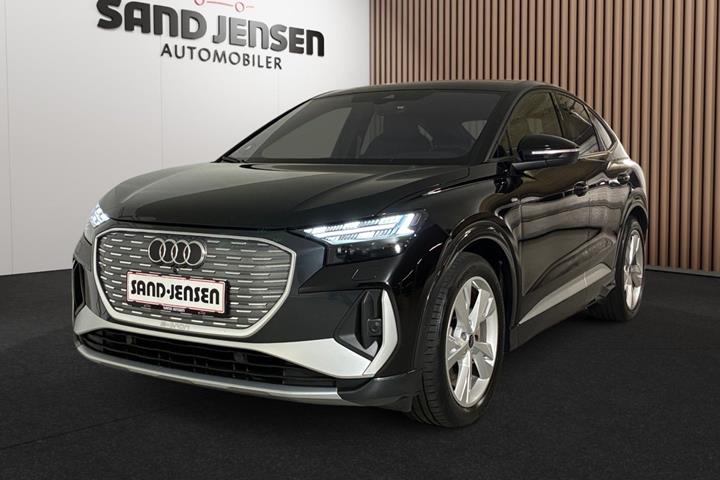 Sort Audi Q4 e-tron fra 2024 set udefra