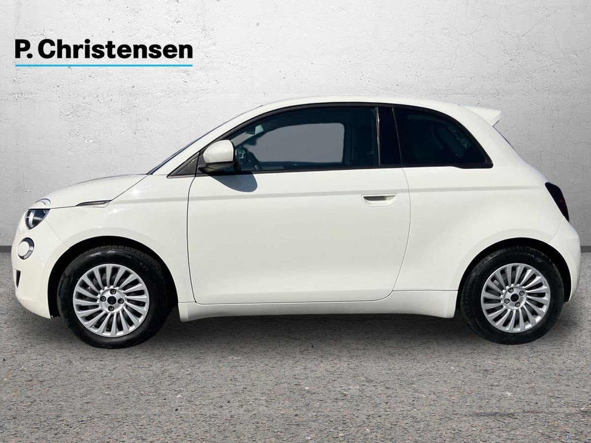 Hvid Fiat 500e fra 2023