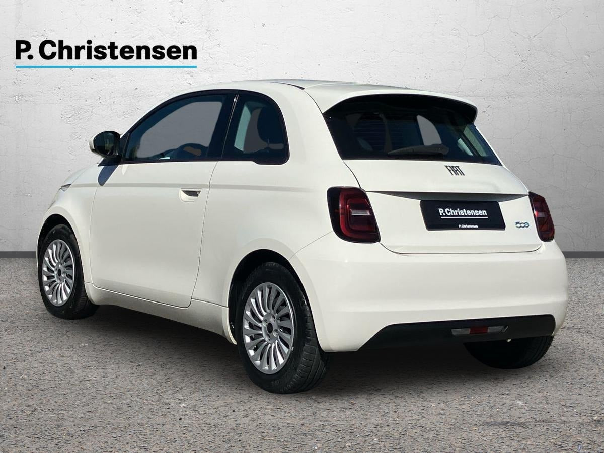 Hvid Fiat 500e fra 2023