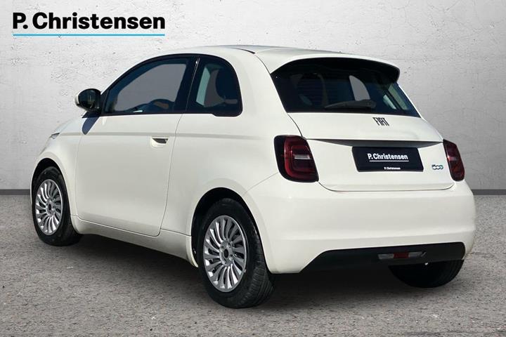 Hvid Fiat 500e fra 2023