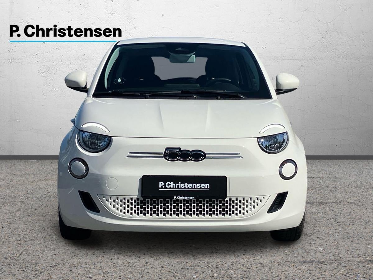 Hvid Fiat 500e fra 2023