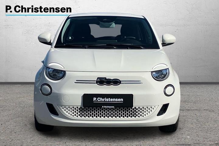 Hvid Fiat 500e fra 2023