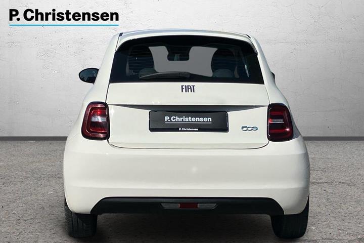 Hvid Fiat 500e fra 2023
