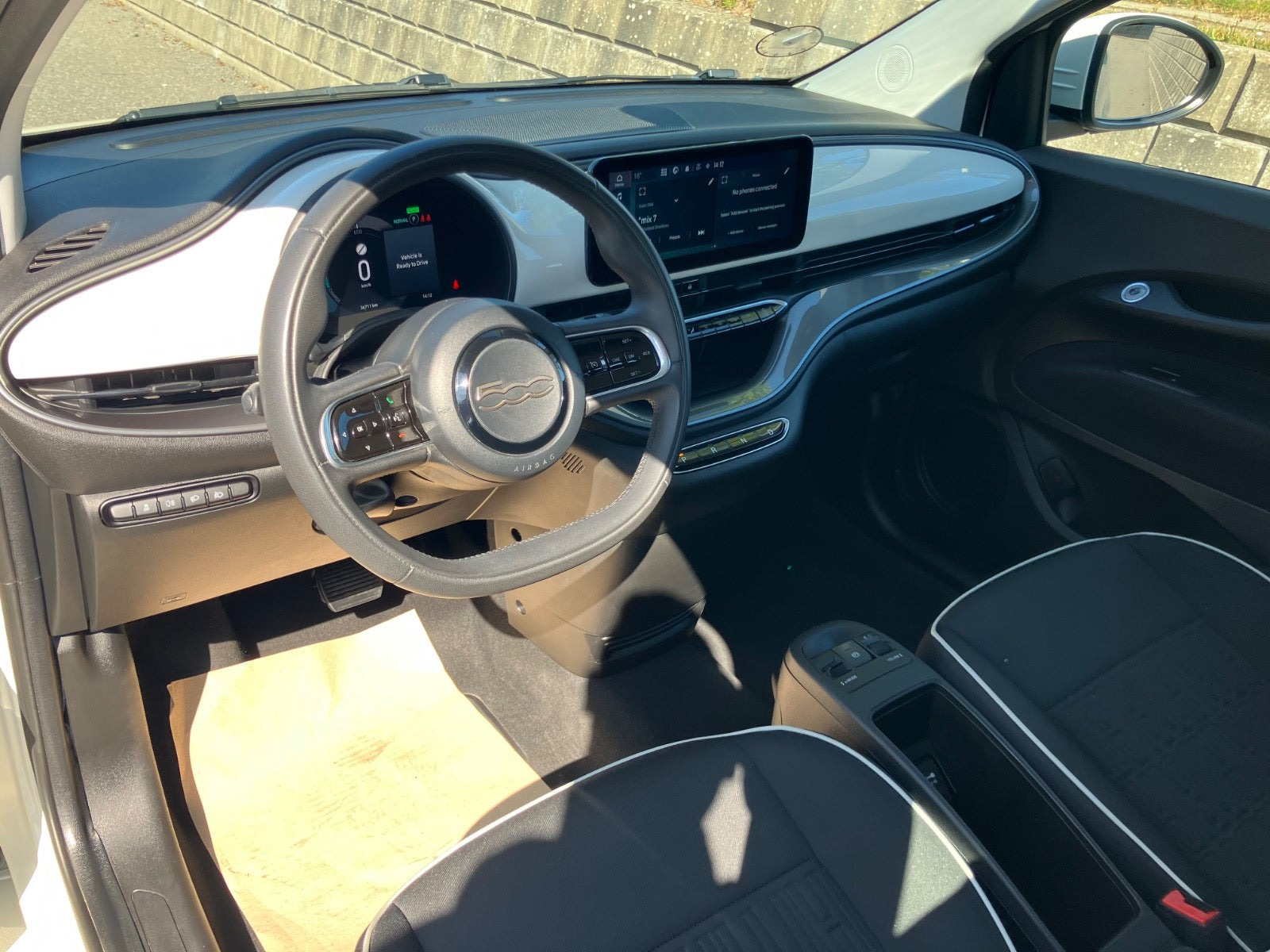 Hvid Fiat 500e fra 2023