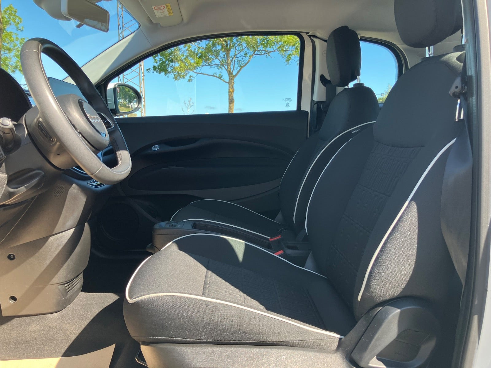 Hvid Fiat 500e fra 2023