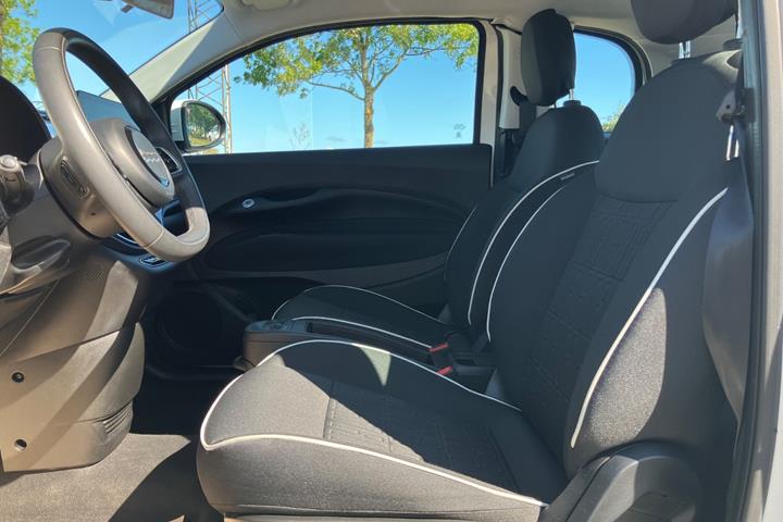 Hvid Fiat 500e fra 2023