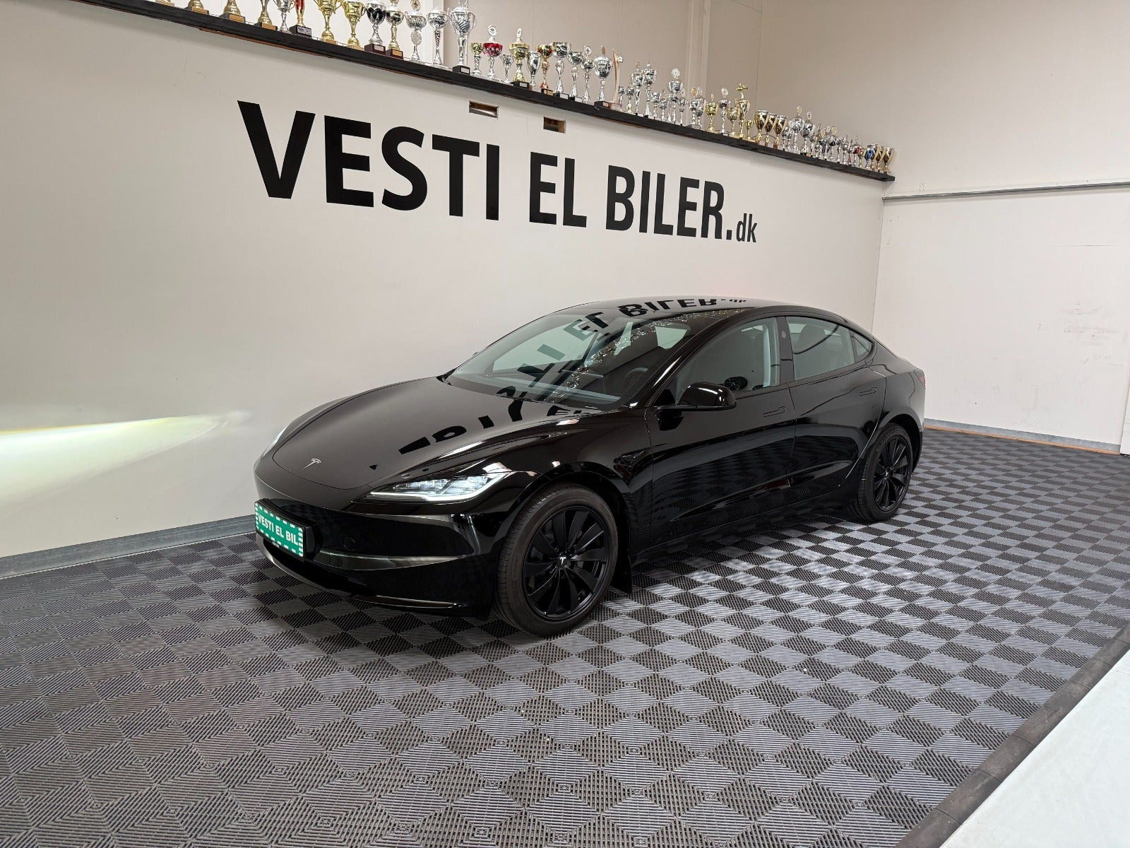 Tesla Model 3 RWD