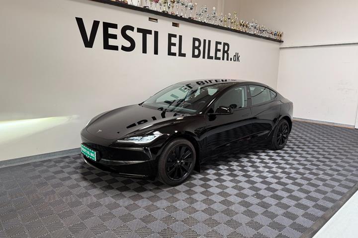 Sort Tesla Model 3 fra 2024