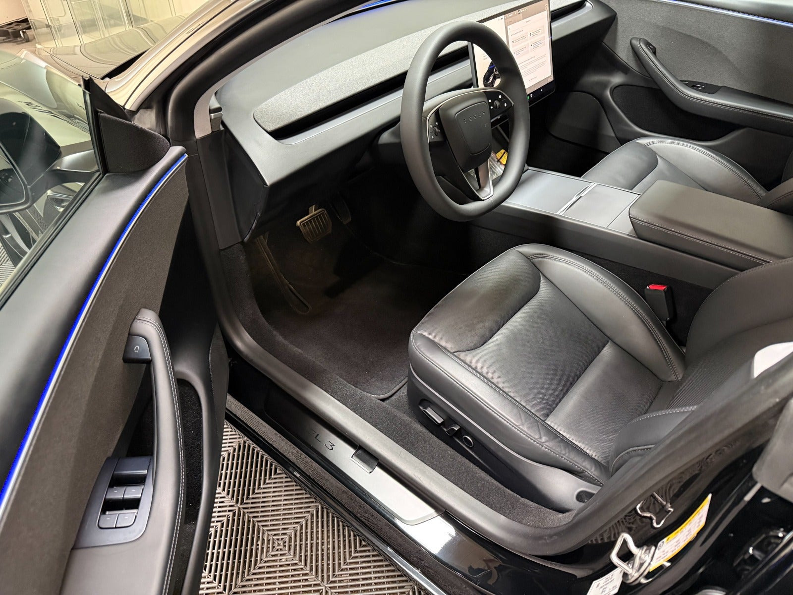 Sort Tesla Model 3 fra 2024