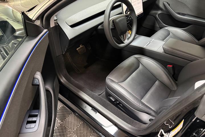 Sort Tesla Model 3 fra 2024