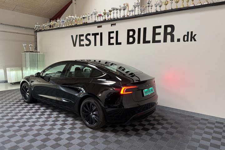 Sort Tesla Model 3 fra 2024