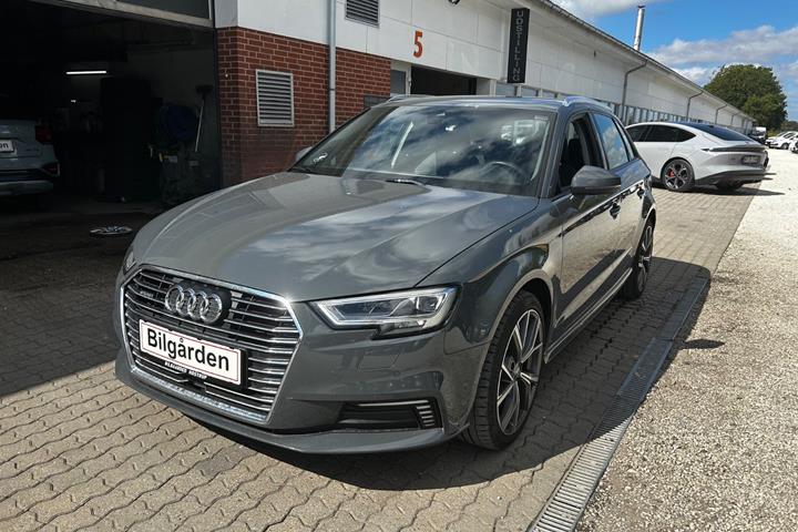 Grå Audi A3 fra 2020