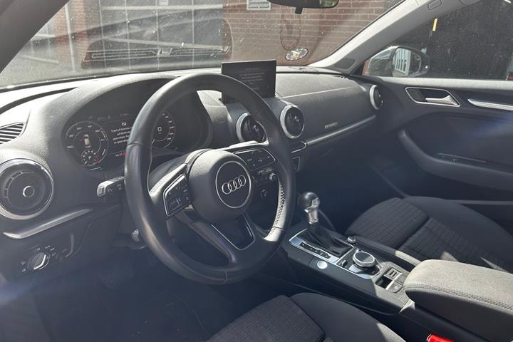 Grå Audi A3 fra 2020