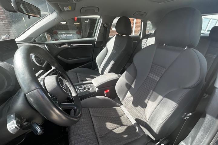 Grå Audi A3 fra 2020
