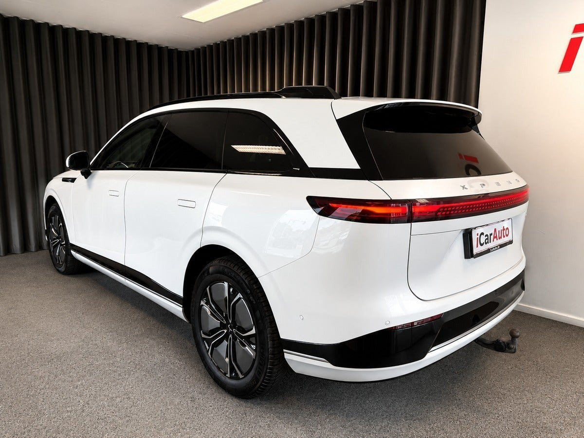 Hvid Xpeng G9 fra 2024